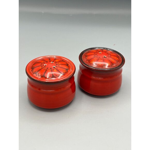 Vintage Metlox Red Ceramic Salt & Pepper Shakers 3" Diameter Floral Design - Picture 11 of 13